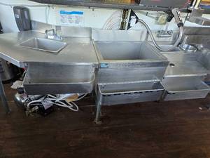 lot 37323 image: Super Metal Custom Bar Station