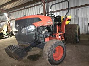 lot 1895 image: Kubota Tractor - L5740
