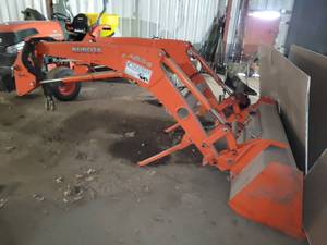 lot 1896 image: Kubota Bucket Attachment - Model LA854