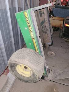 lot 27006 image: John Deere 22 Utility Trailer - Needs New Tires