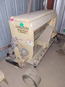 lot 27009 image: Land Pride Solid Stand Spreader