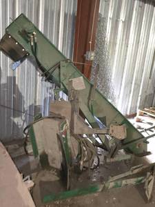 lot 27015 image: Cushman Core Harvester