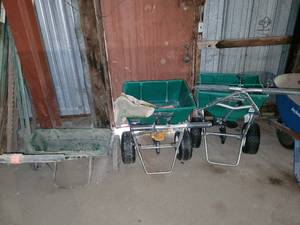 lot 27028 image: (3) Manual Seed Spreaders