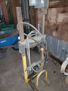 lot 27031 image: McCulloch Woodmate 1 - Log Splitter