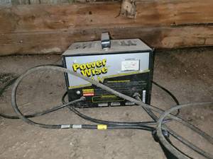 lot 27034 image: Power Wise Battery Charger