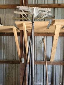 lot 27037 image: (4) Metal Rakes