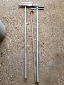lot 27039 image: (2) Scrappers And (1) Doo Hicky