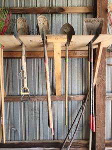 lot 27044 image: (10) Shovels