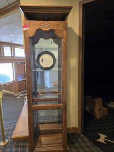 lot 37389 image: Bassett Oak Curio Cabinet W Beveled Glass with Hillcrest Commemorative Plate
