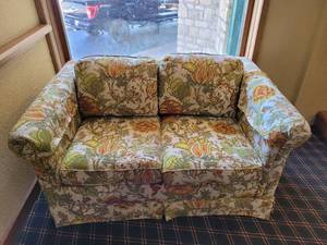 lot 37416 image: JcPenny MCM Floral Loveseat With Hideaway Bed