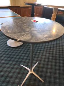 lot 27085 image: 24in Cocktail Table