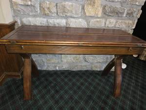 lot 27094 image: Expandable Wood Table