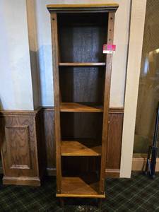 lot 27103 image: 5ft Oak Book Shelf