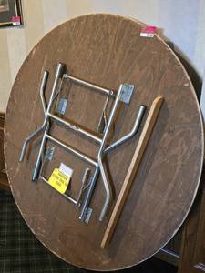 lot 27104 image: 5ft Round Folding Event Table