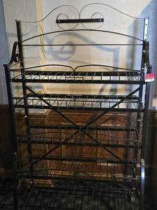 lot 27110 image: Metal Merchandise Shelving Unit On Casters