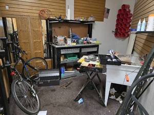lot 36276 image: Contents in Corner Of Pro Room W Tool Box, Work Station, and More - Bike Not Included