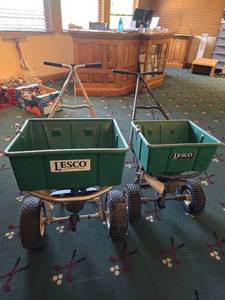 lot 36286 image: 2 LESCO Spreaders