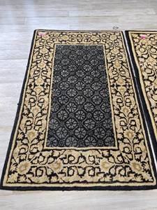 lot 37436 image: Estate Collection Wool Rug