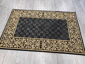 lot 37437 image: Estate Collection Wool Rug