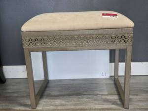 lot 37440 image: Bedroom Stool