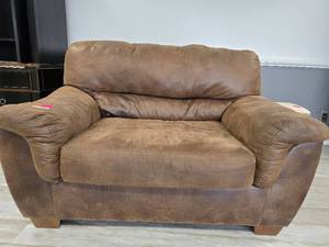 lot 37441 image: Ashley Oversized Chair