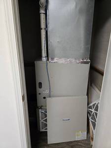 lot 37453 image: Philco Heating And Cooling Unit