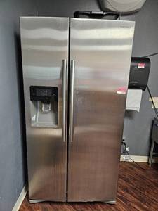 lot 37464 image: Samsung Model # 0AH54BAJ100086E Household Refrigerator