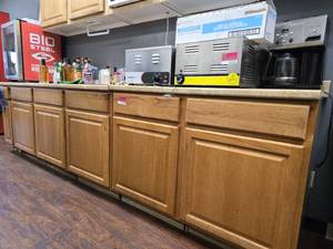 lot 37472 image: Lower Kitchen Cabinets