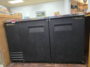 lot 37477 image: TRUE Model TBB-2 Bar 2 Door Refrigerator