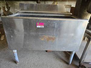 lot 50553 image: Krowne Stainless Steel Ice Well