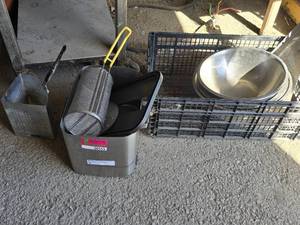 lot 50555 image: Assorted Lot W Stainless Steel Kitchen Items