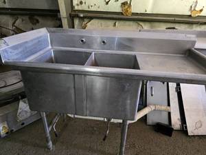 lot 28016 image: Russco Custom 2 Bay Sink W Right Side Drain Board