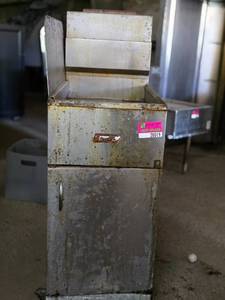 lot 28019 image: FRYILATOR W Left Side Splash Guard
