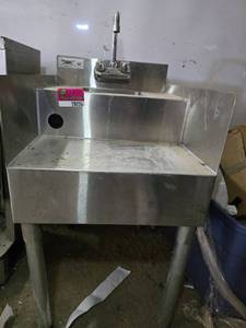 lot 28026 image: Stainless Steel Bar Sink