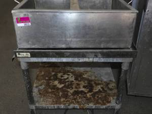 lot 28032 image: Portable Stainless Steel Ice Well And Equipment Table