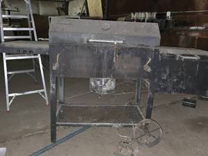 lot 28041 image: Smoke Hollow Grill