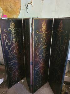 lot 50567 image: Decorative Screen and Table