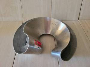 lot 50576 image: Unique Serving Well