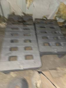 lot 50590 image: Lot Of 2 Dunnage Racks