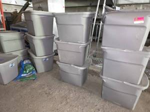 lot 50600 image: 12 Totes Full of Assorted Color Table Cloths