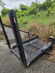lot 28113 image: Permagreen Fertilizer Spreader  Rack For Vehicle