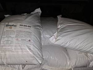 lot 28071 image: Lot Of 5 Bags - Reminders 30-00-00 W BOLT Stabilized Urea Nitrogen