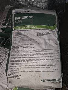 lot 28085 image: 2 Bags - CORTEVA Agriscience Snapshot 2.5TG Specialty Herbicide