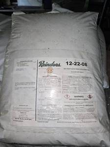 lot 28108 image: 3 Bags - Reinders 12-22-08 W XCU Polymer-Coated Sulfur-Coated Urea