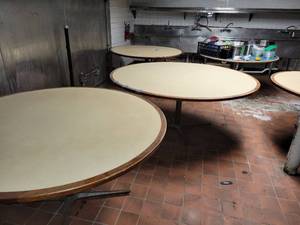 lot 31560 image: Lot Of 5 Round Tables, Assorted Sizes