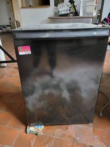lot 31564 image: Beer Fridge Model GMR06AAPBB