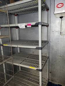 lot 31589 image: Lot Of 3 Metro Shelves, Varying Sizes