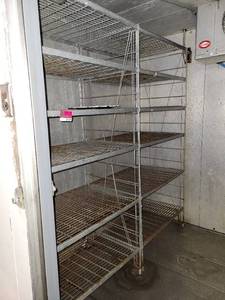 lot 31590 image: Lot Of 4 Metro Shelves, Varying Sizes