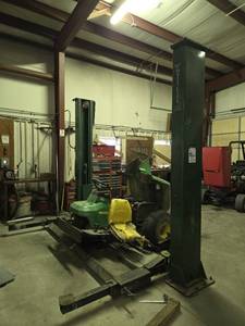 lot 33001 image: Industrial Golf Lift GL-9