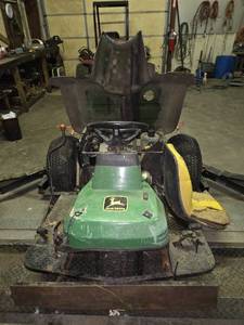 lot 33004 image: John Deere 1200A Mower